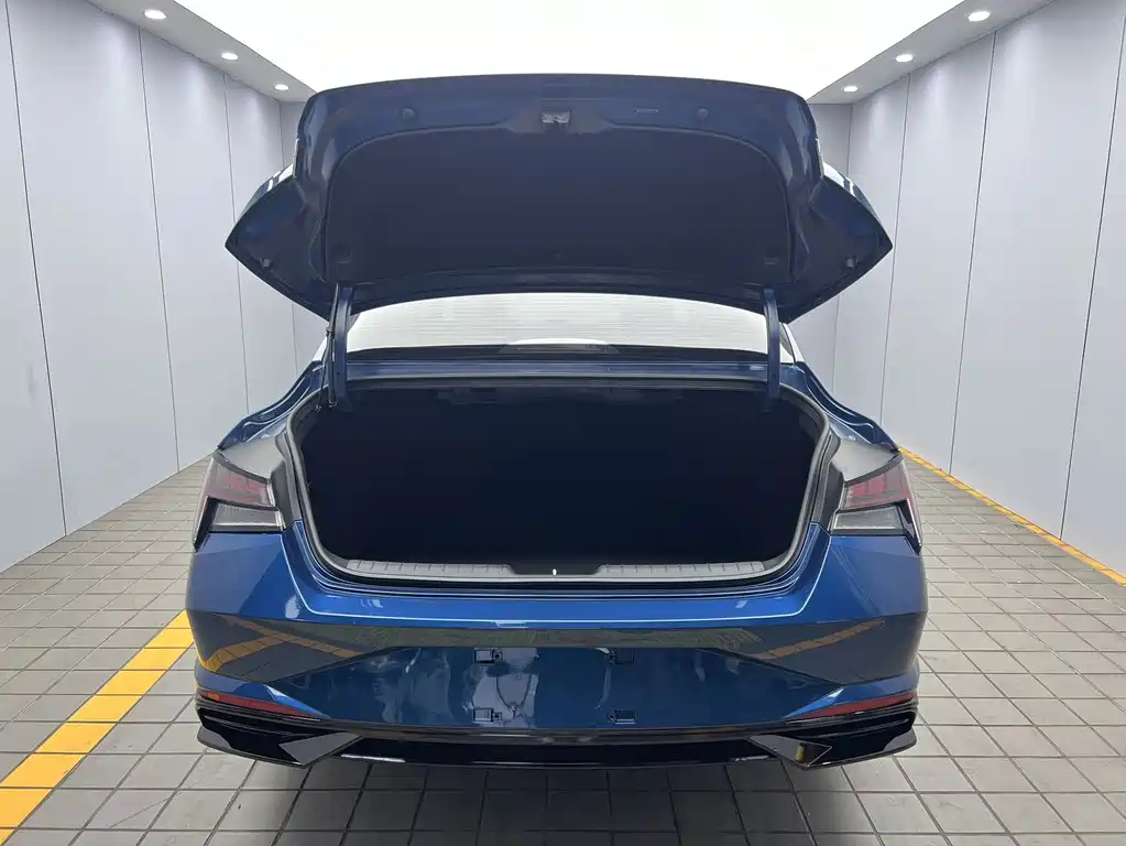 Hyundai Elantra 2022 — фото 18