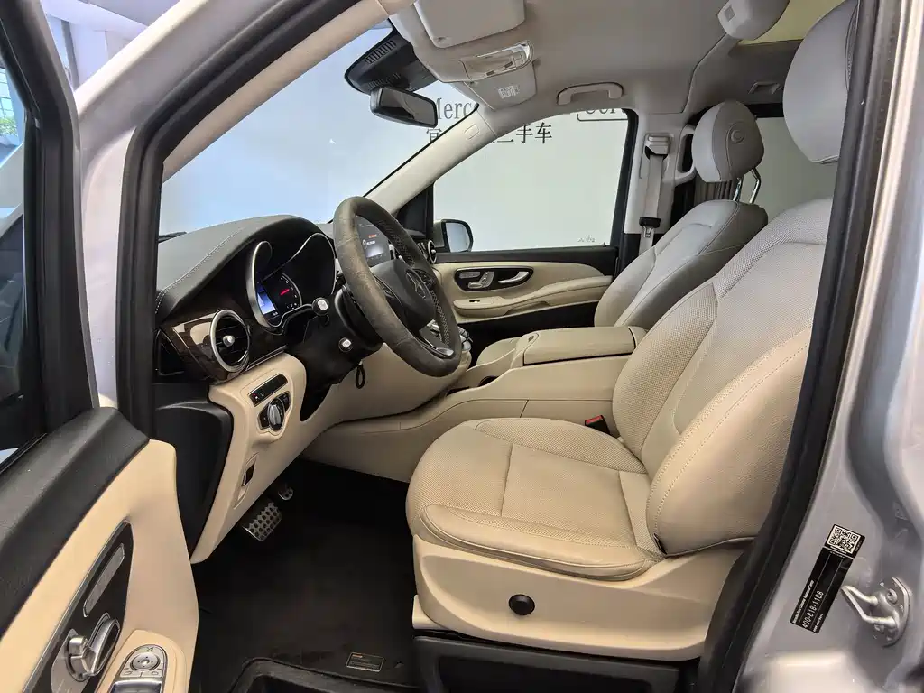 Mercedes-Benz V-Class 2020 — фото 14