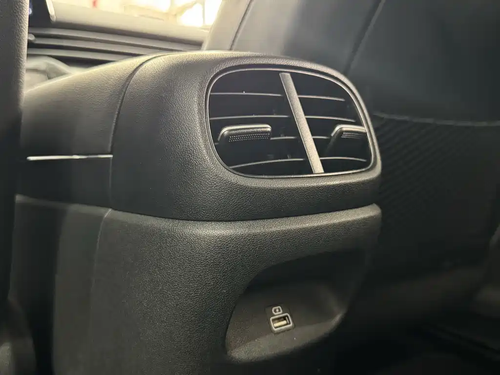 Hyundai Elantra 2023 — фото 16