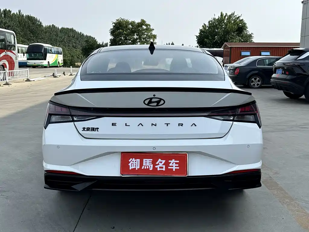 Hyundai Elantra 2022 — фото 4