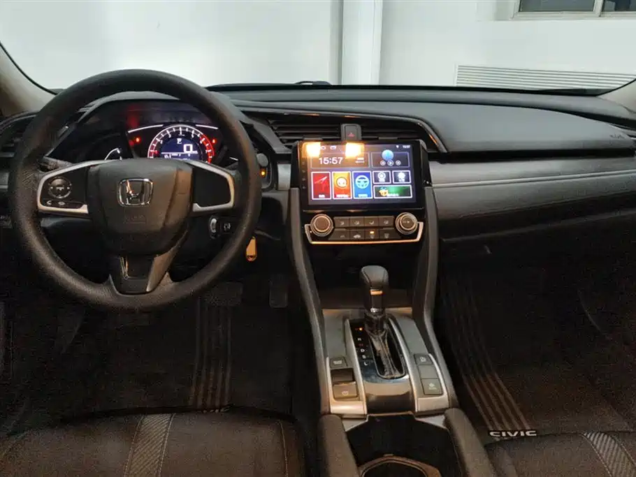 Honda Civic 2018 — фото 12