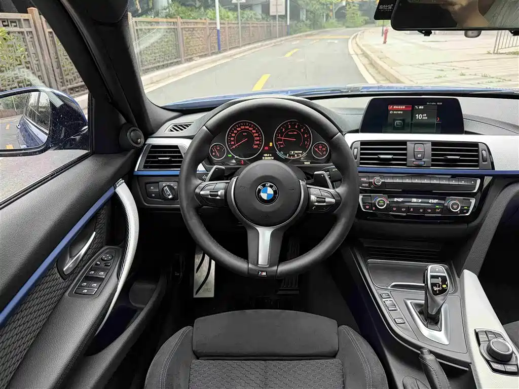 BMW 3 Series 2018 — фото 9