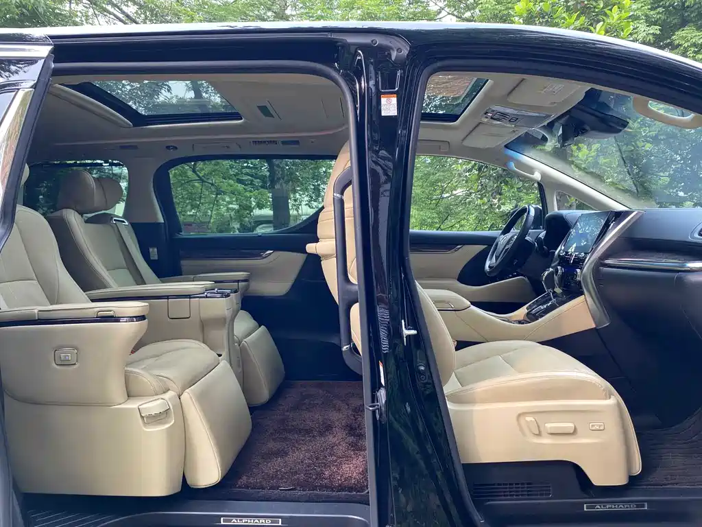 Toyota Alphard 2023 — фото 11