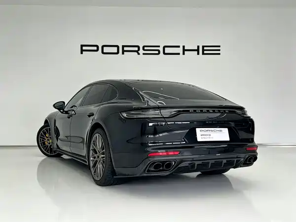 Porsche Panamera 2023