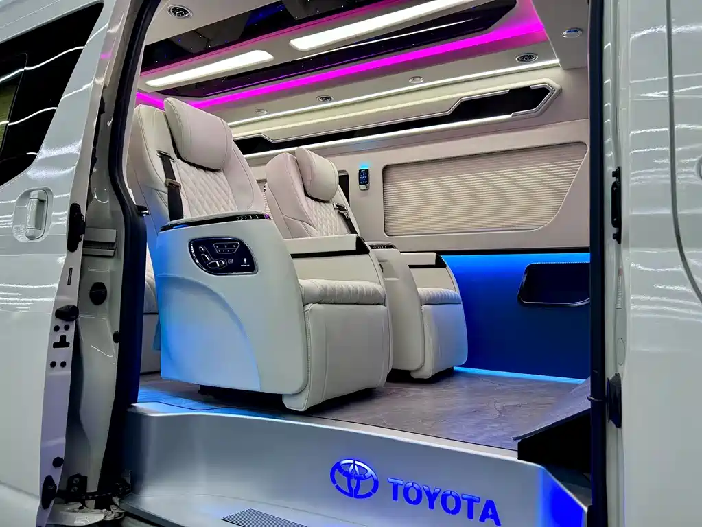 Toyota Hiace 2021 — фото 9