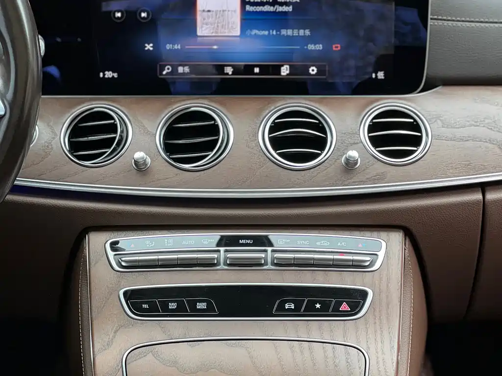 Mercedes-Benz E-Class 2022 — фото 15