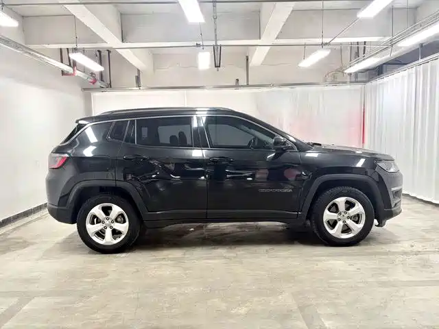 Jeep Compass 2017 — фото 8