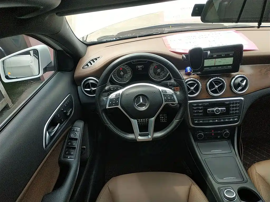 Mercedes-Benz GLA 2015 — фото 11