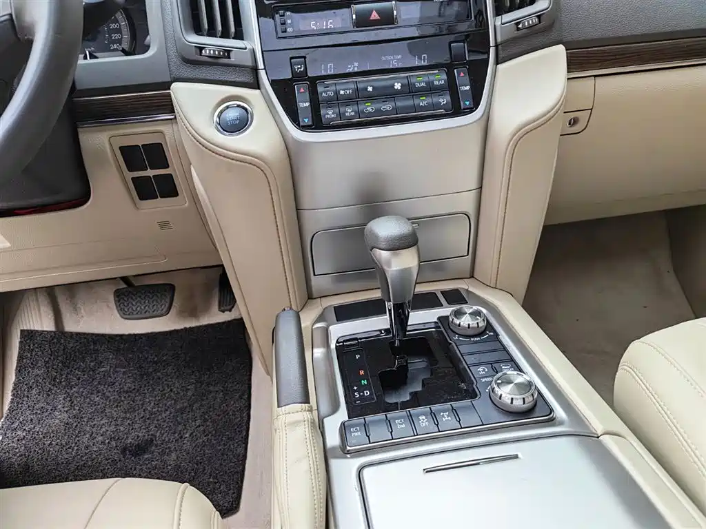 Toyota Land Cruiser 2019 — фото 11