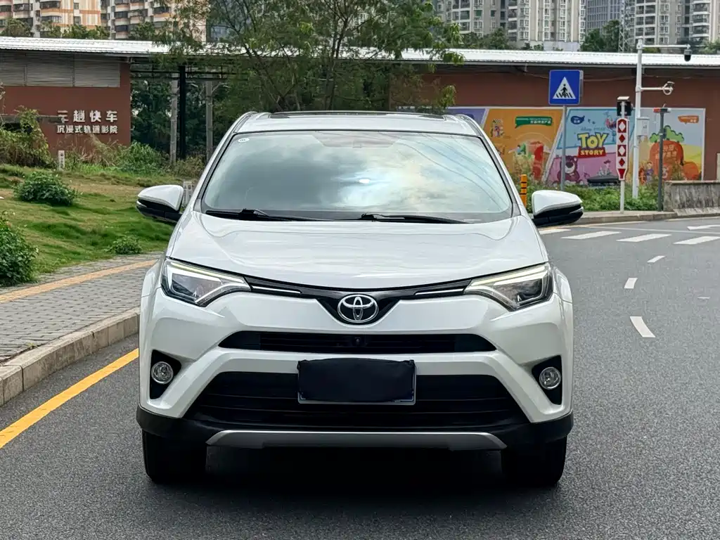 Toyota RAV4 2017 — фото 2
