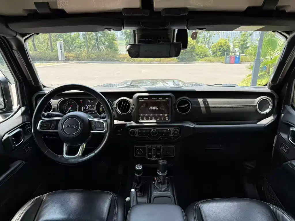 Jeep Wrangler New Energy 2021 — фото 9