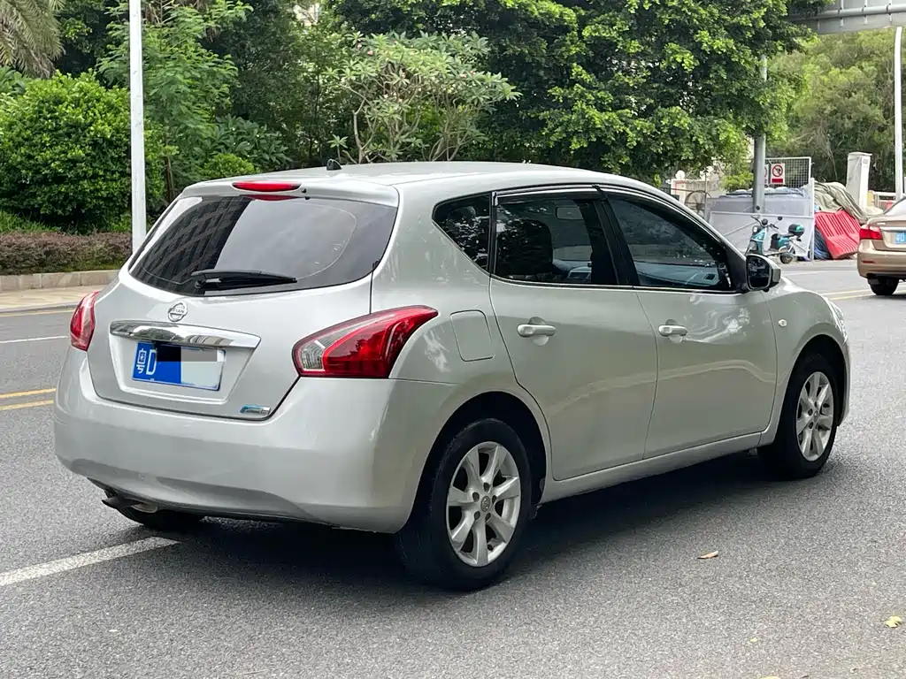 Nissan Tiida 2015
