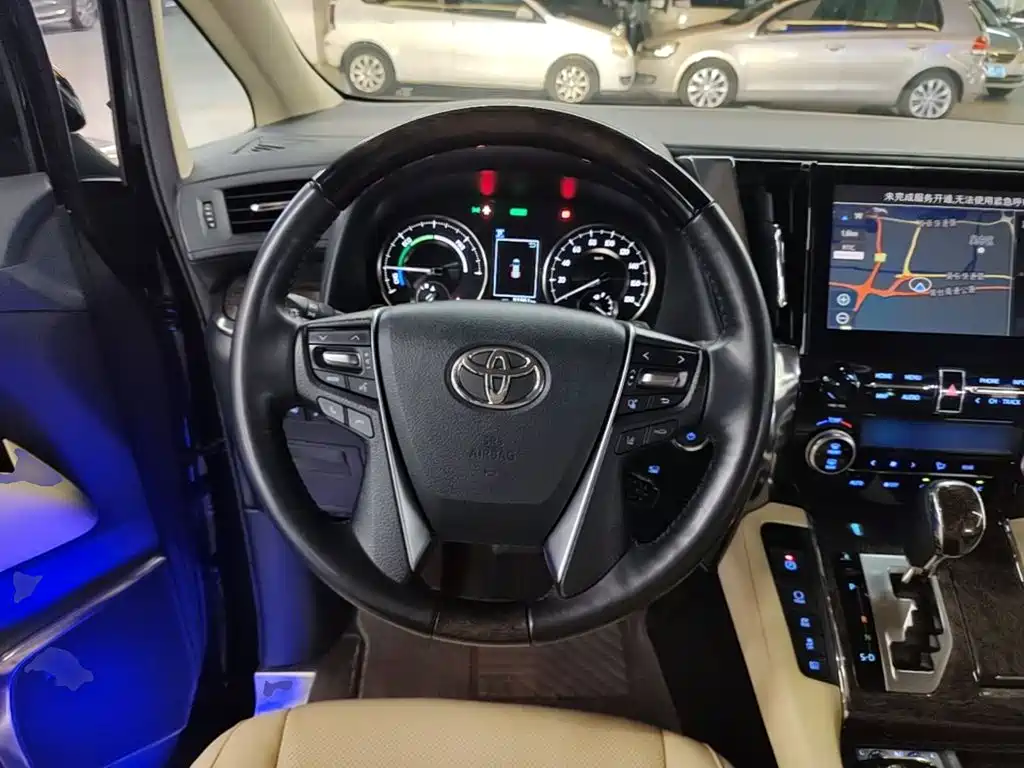 Toyota Vellfire 2022 — фото 11