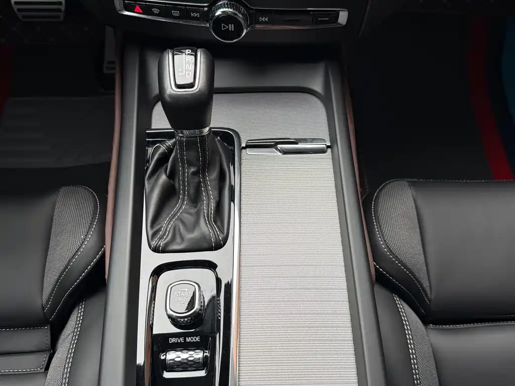 Volvo XC60 2020 — фото 15