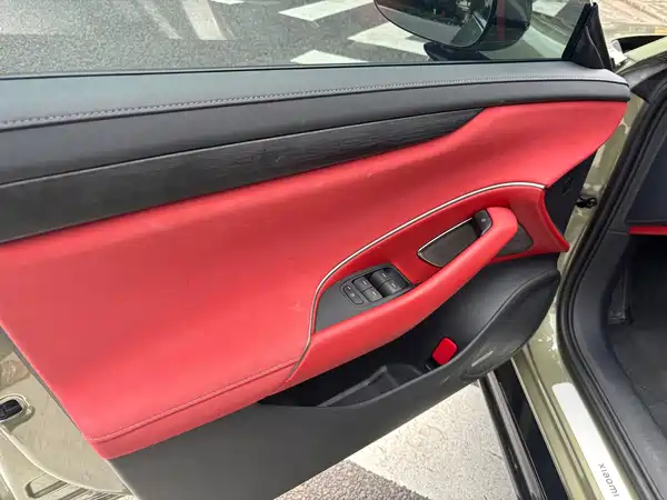 Xiaomi SU7 2025