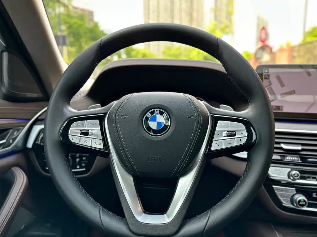 BMW 5 Series 2022 — фото 19