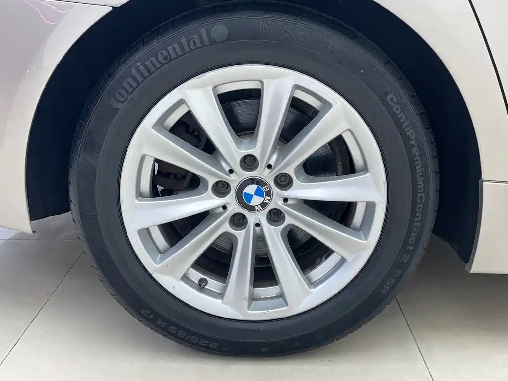 BMW 5 Series 2012 — фото 22
