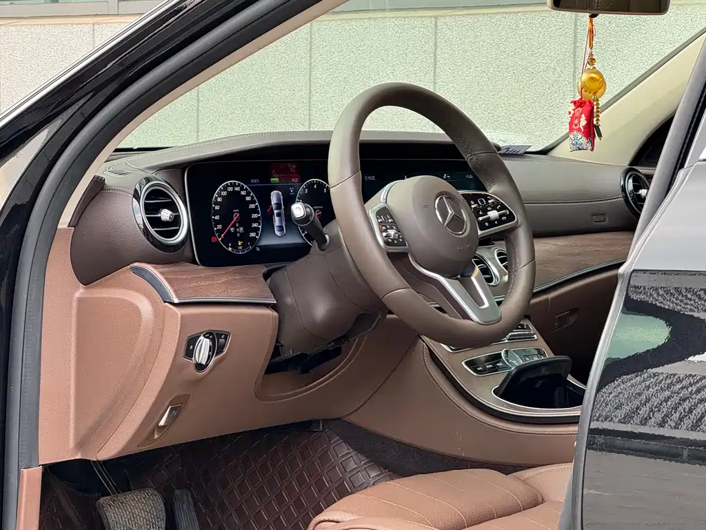 Mercedes-Benz E-Class 2020 — фото 12
