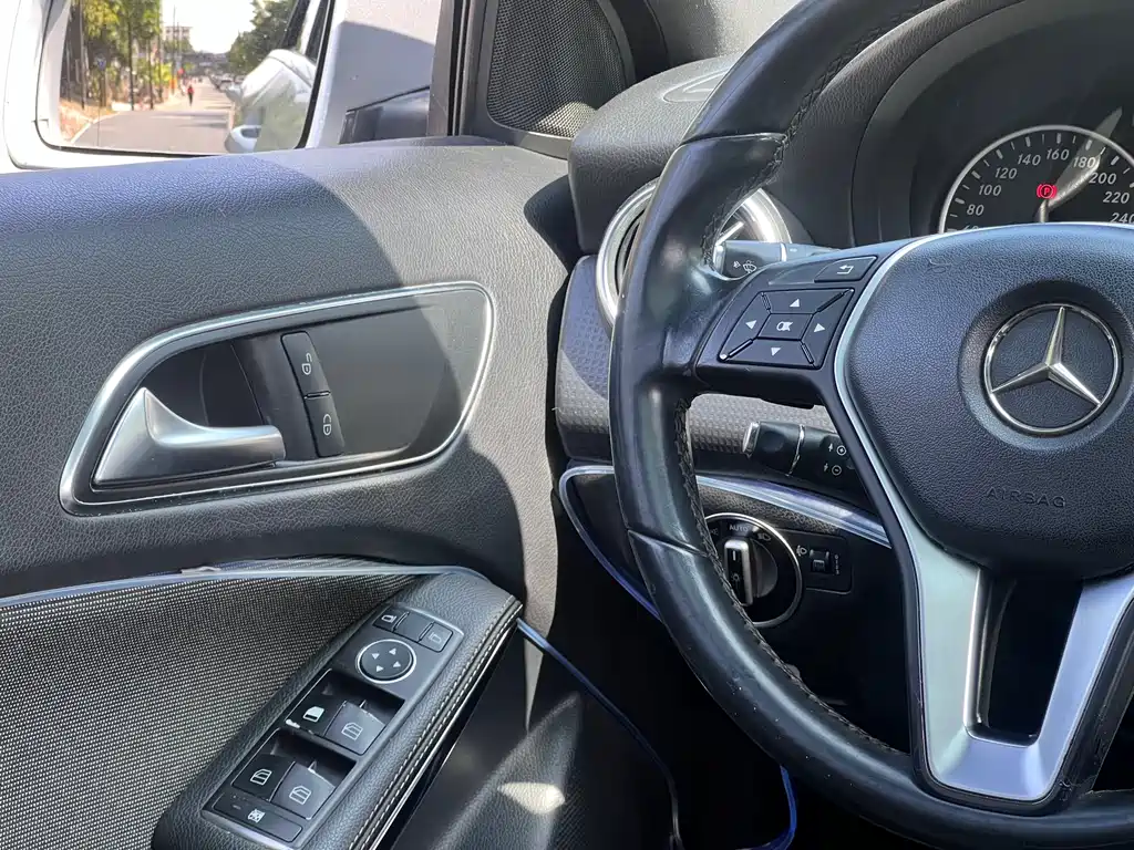 Mercedes-Benz A-Class 2014 — фото 12