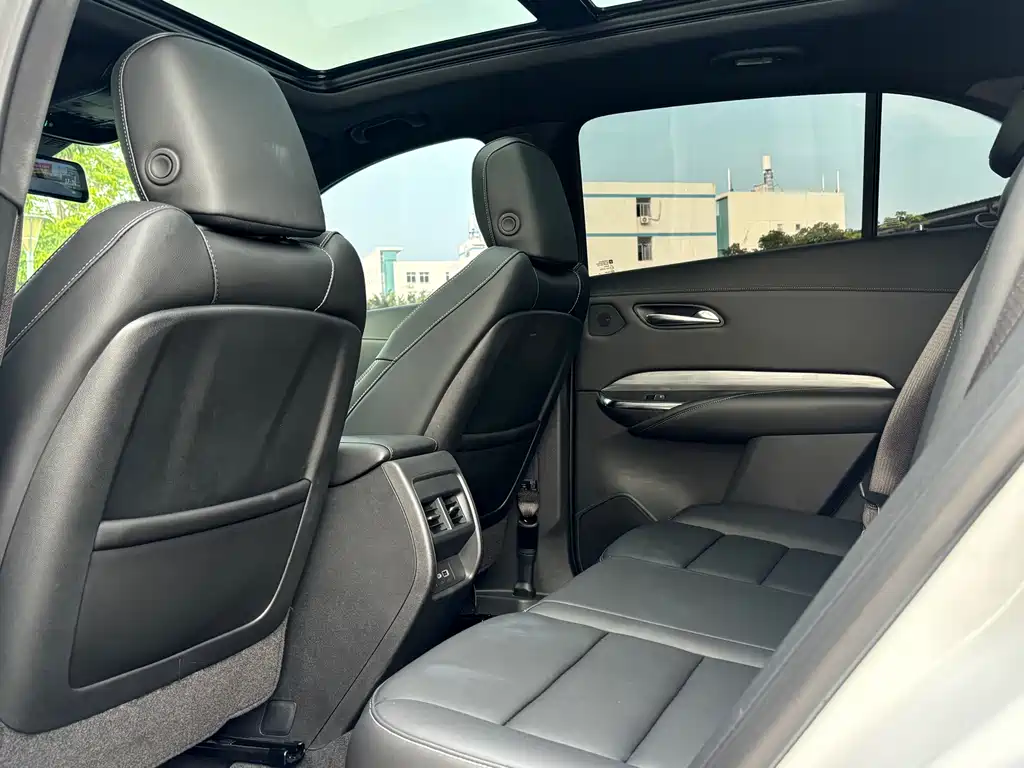 Cadillac XT4 2025 — фото 11