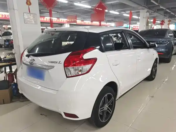 Toyota Yaris L 2015