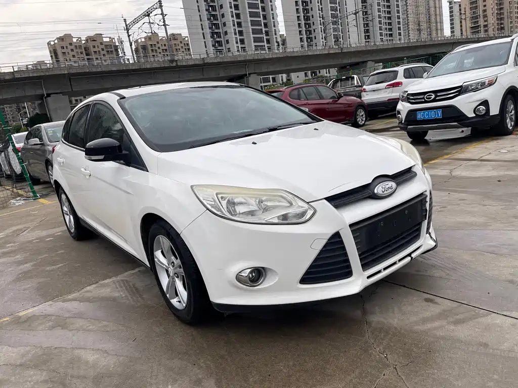 Ford Focus 2014 — фото 3