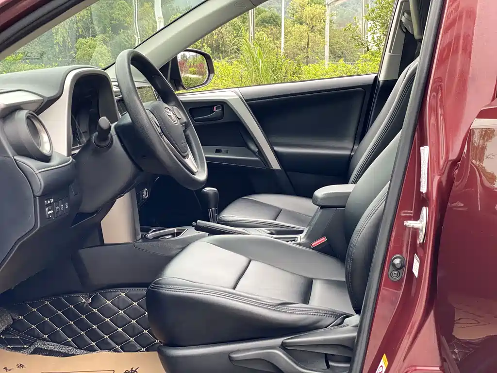 Toyota RAV4 2017 — фото 4