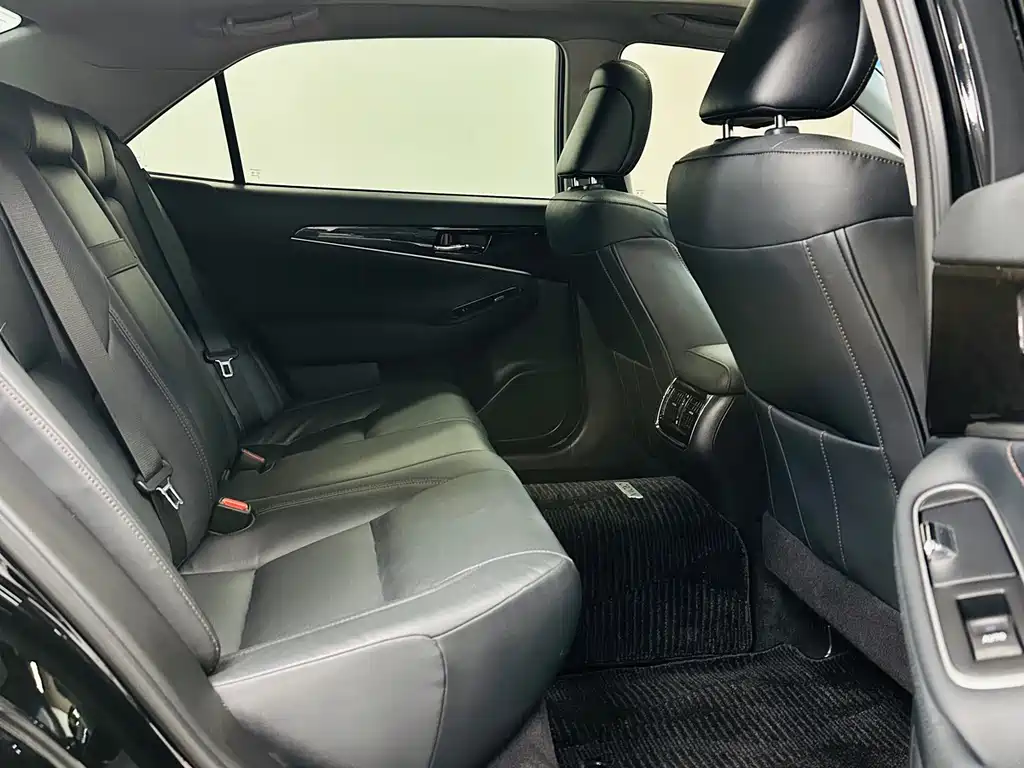 Toyota Crown 2018 — фото 12
