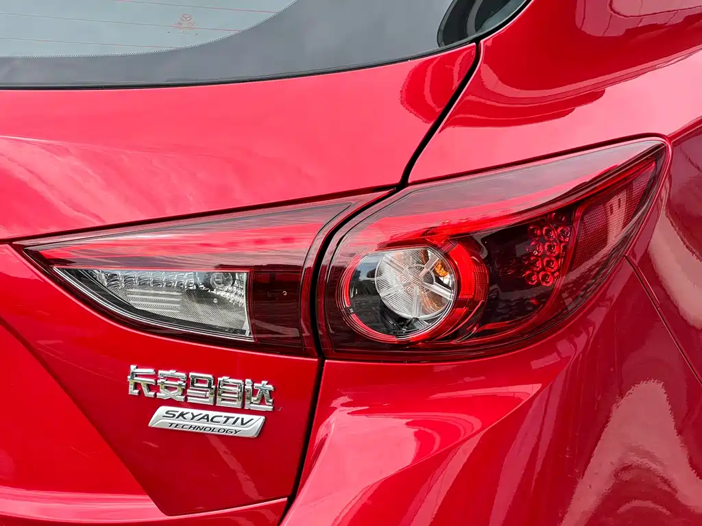 Mazda 3 Axela 2018 — фото 18