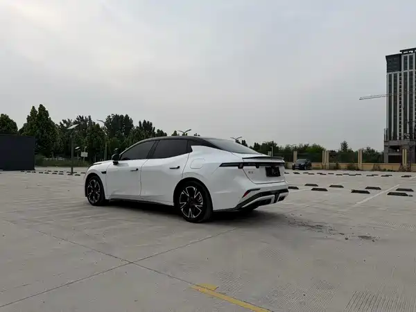 Lynk & Co 07 EM-P 2025