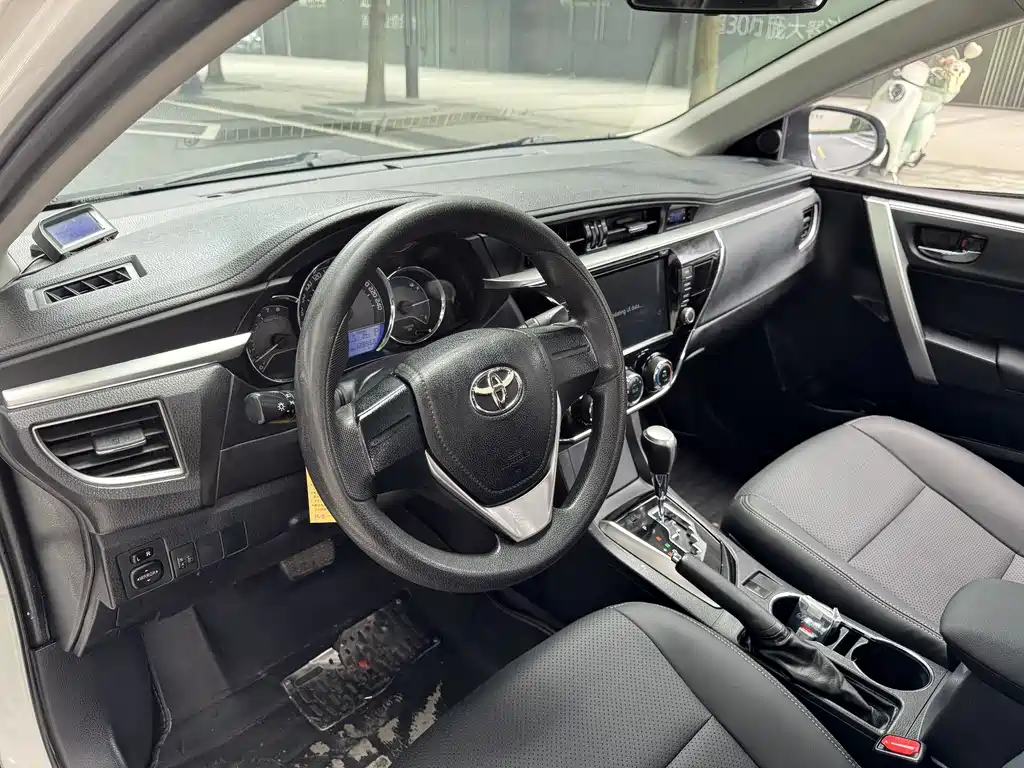 Toyota Corolla 2015 — фото 9