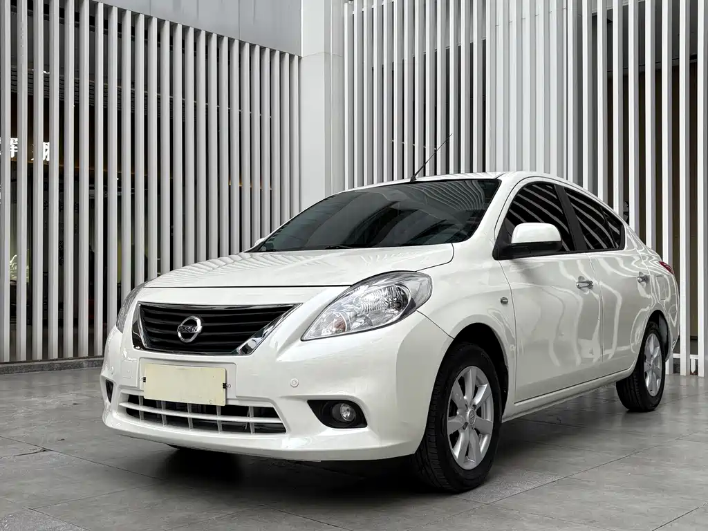 Nissan Sunny 2011 — фото 1