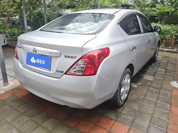 Nissan Sunny 2012