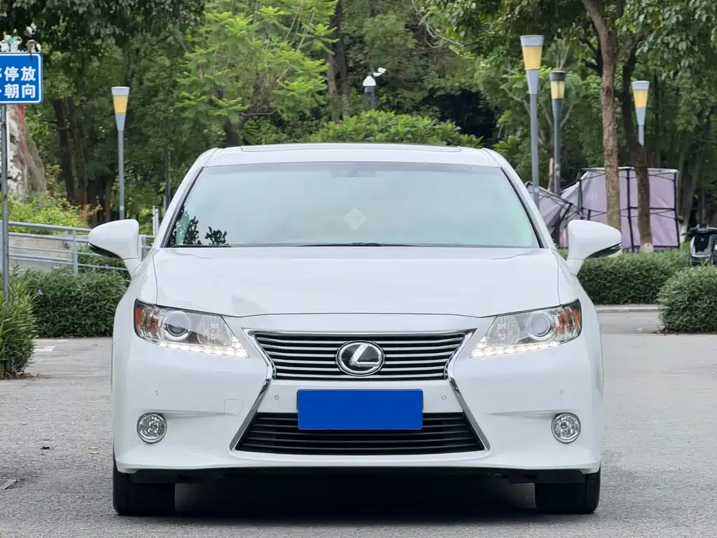 Lexus ES 2014 — фото 1