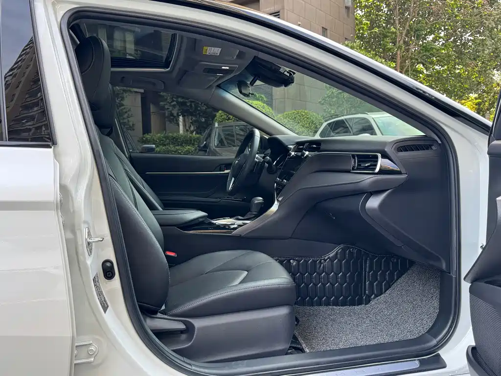 Toyota Camry 2020 — фото 13