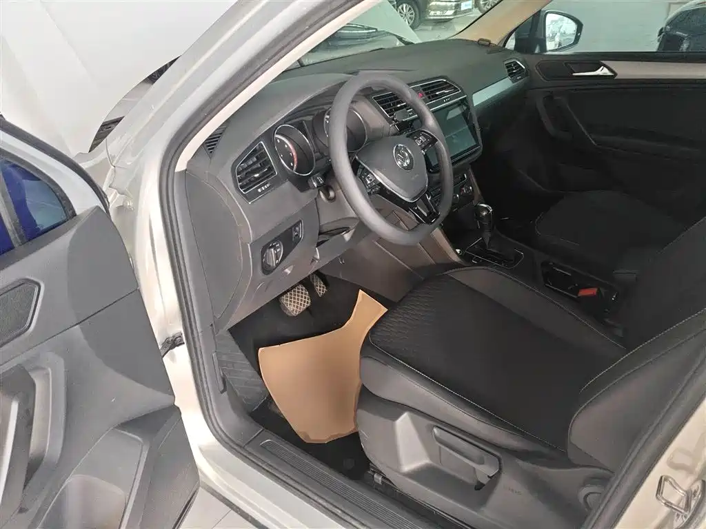 Volkswagen Tiguan L 2018 — фото 12