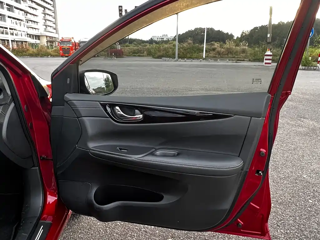 Nissan Tiida 2021 — фото 19