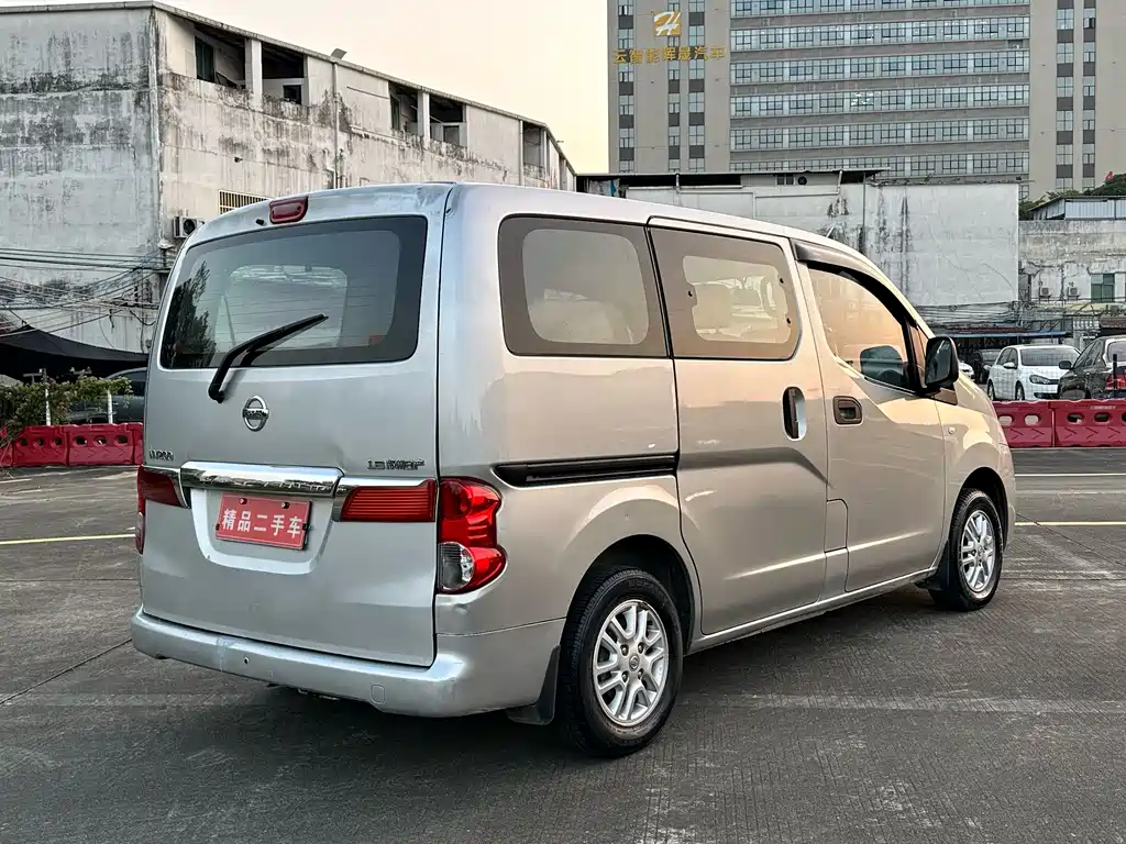 Nissan NV200 2013 — фото 10