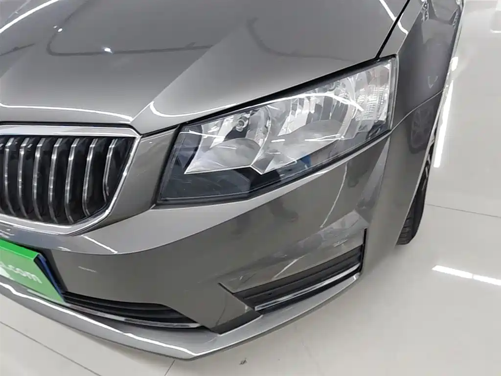 Skoda Octavia 2017 — фото 24