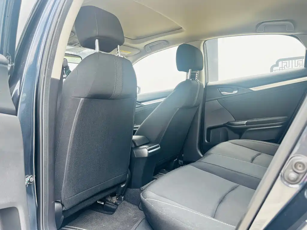 Honda Civic 2018 — фото 11