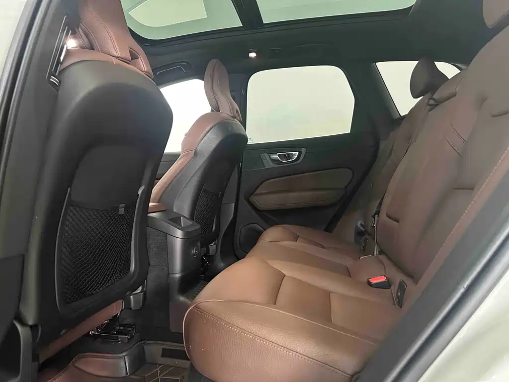Volvo XC60 PHEV 2024 — фото 10