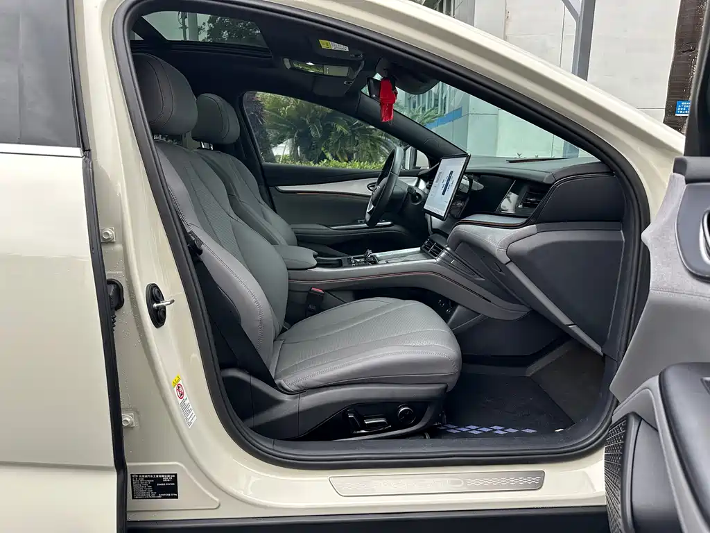 BYD Seal 07 DM-i 2025 — фото 12