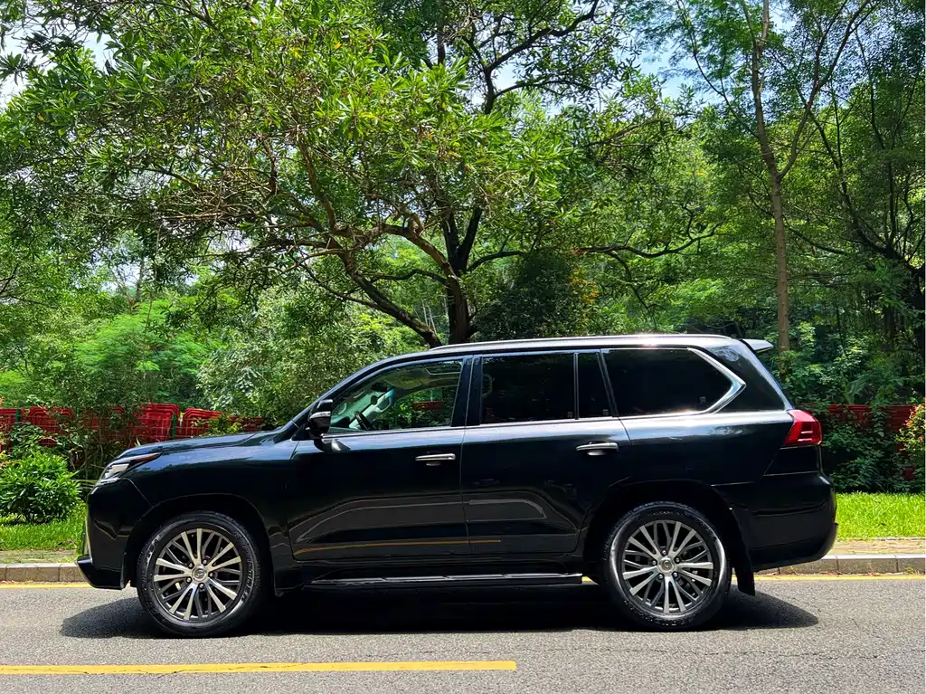 Lexus LX 2016 — фото 20