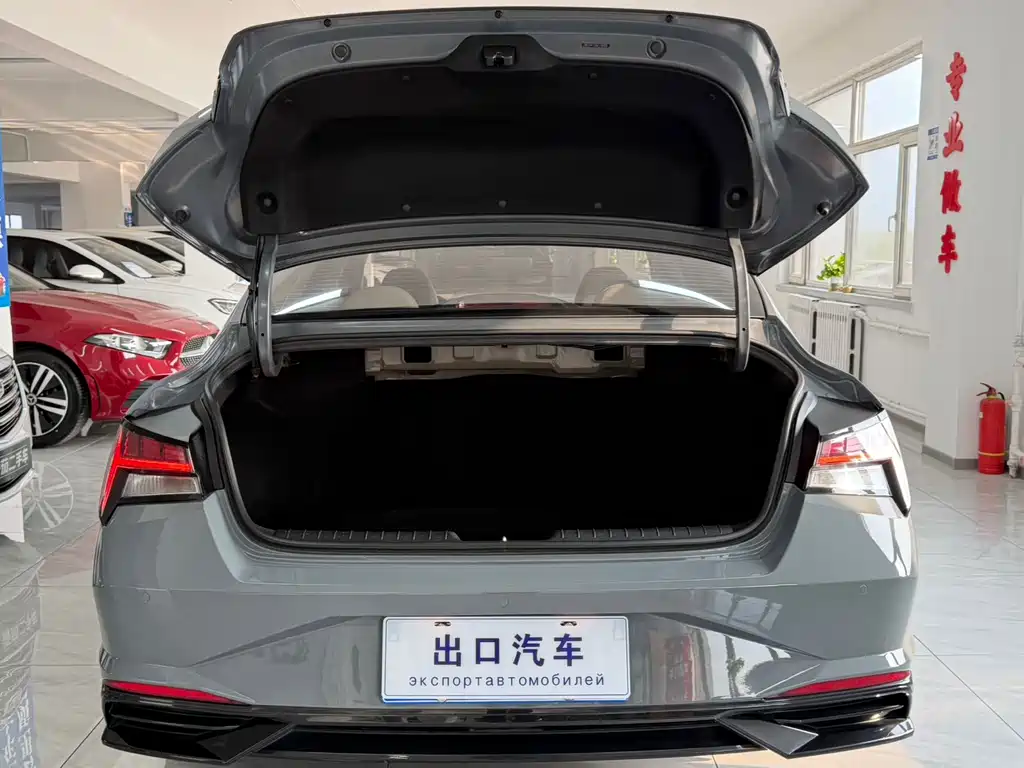 Hyundai Elantra 2022 — фото 17