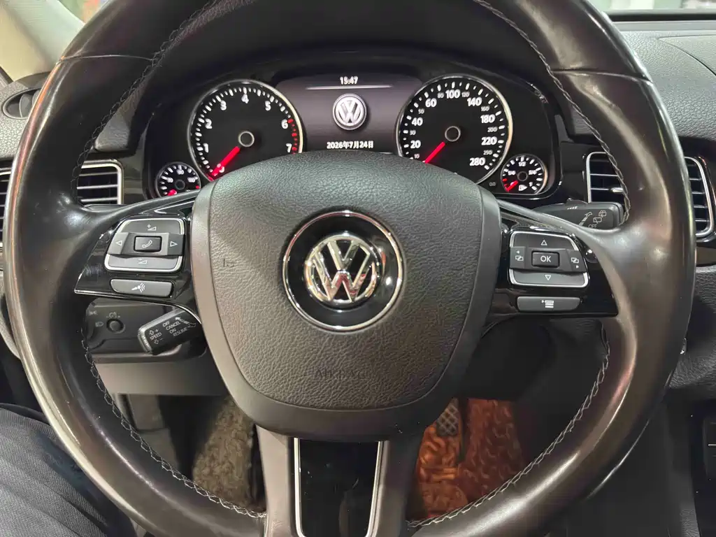 Volkswagen Touareg 2017 — фото 12