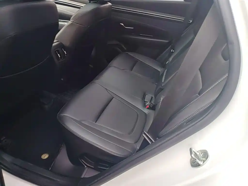 Hyundai Tucson 2023 — фото 17