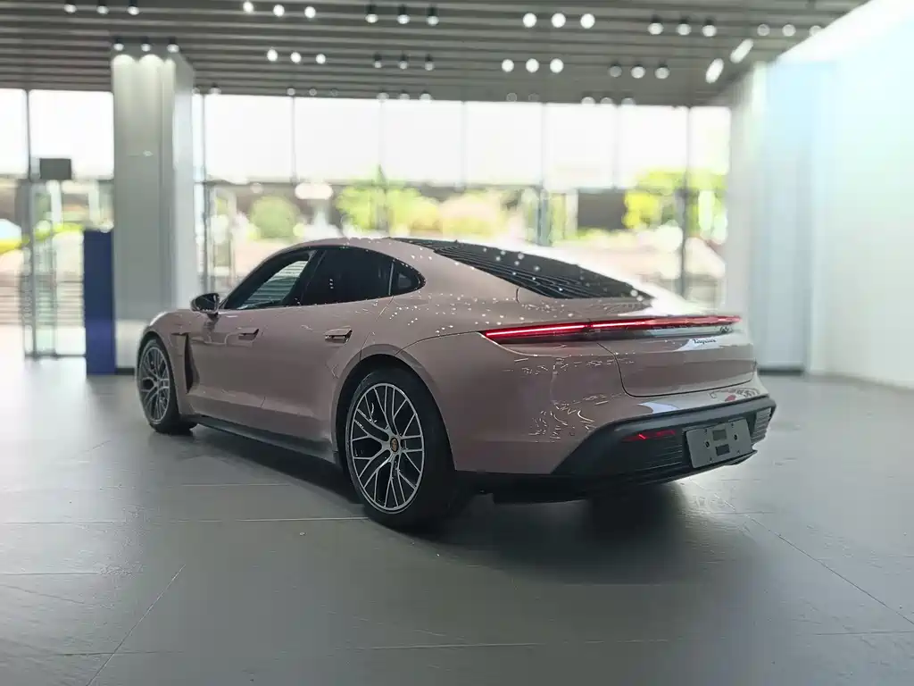 Porsche Taycan 2024