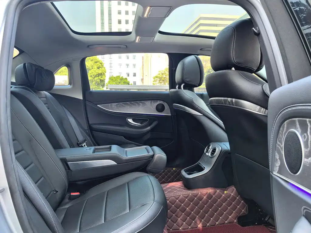 Mercedes-Benz E-Class 2022 — фото 11