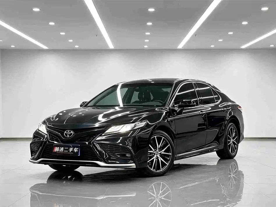 Toyota Camry 2022 — фото 3