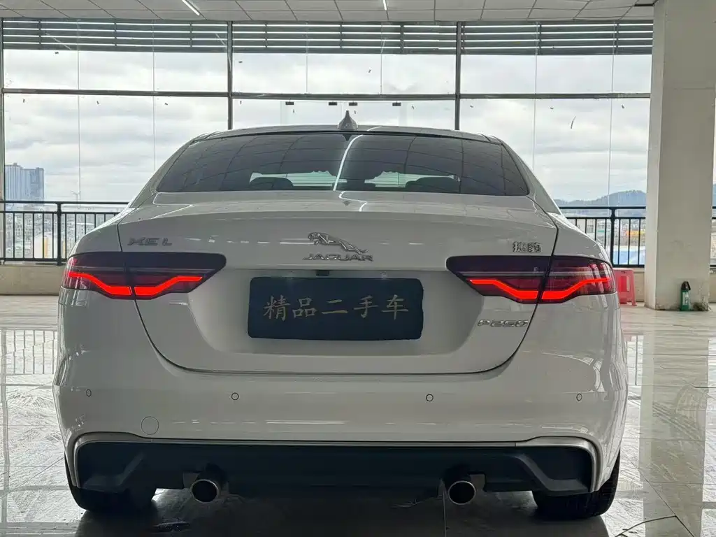 Jaguar XEL 2020 — фото 18